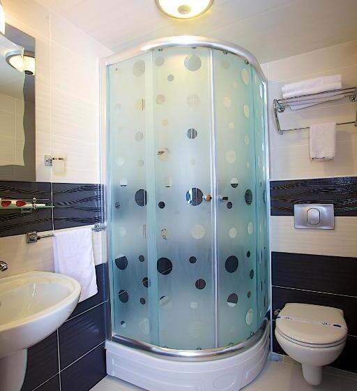 غرفة قياسية فردية, Hermanos