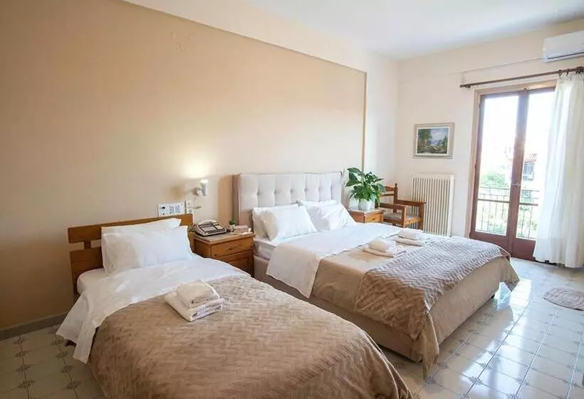 Chambre Triple Standard, Koukonas