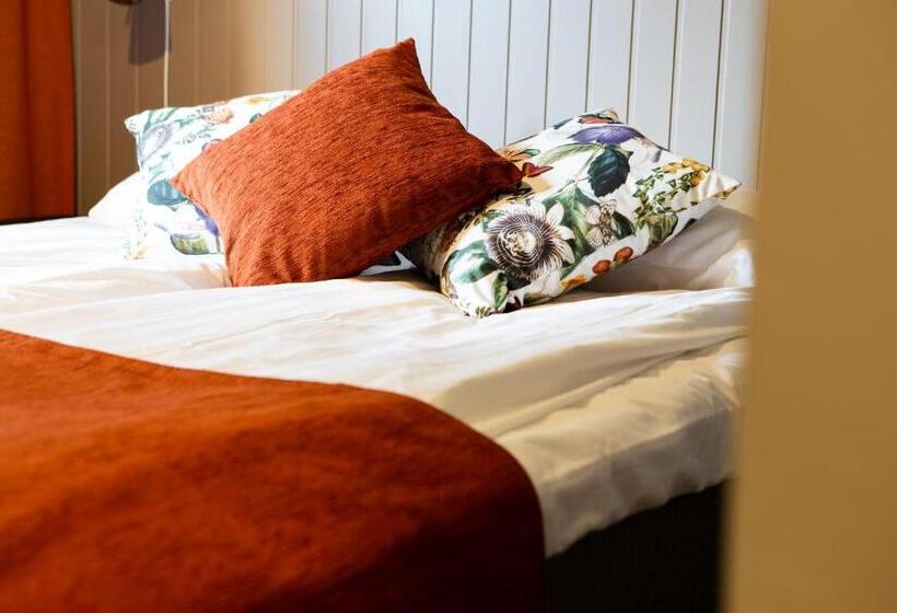 غرفة قياسية, Hehrne Kök & Konferens