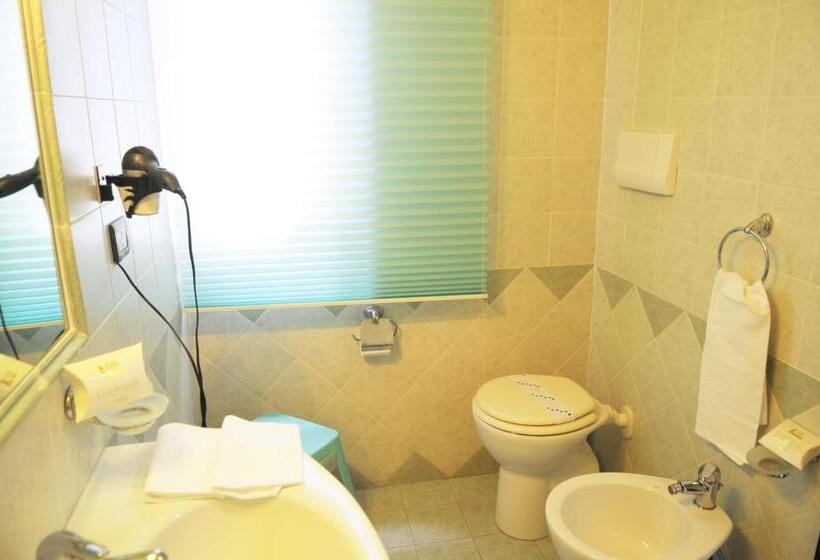 غرفة قياسية ثلاثية, La Sorgente Hs