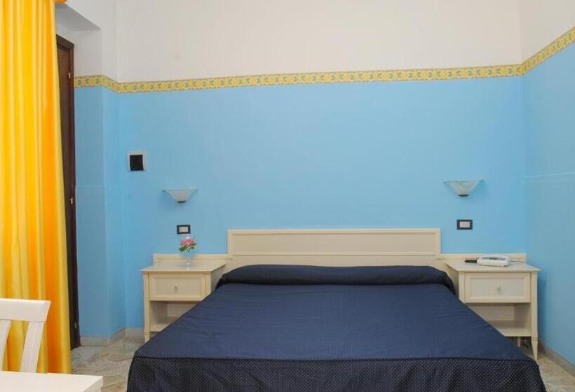 غرفة عائلية, La Sorgente Hs