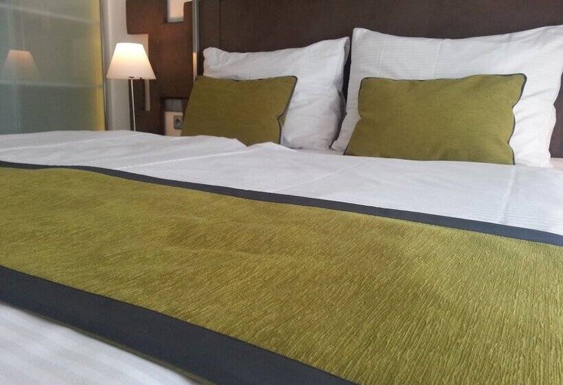 Quarto Estandar, Pure White