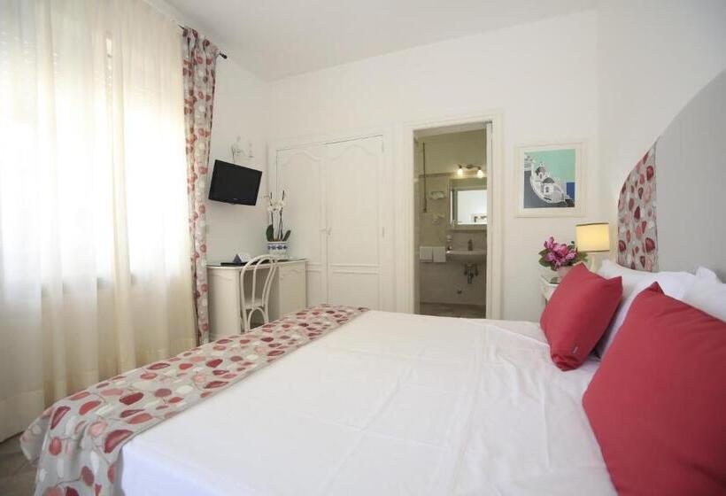 이코노미 룸, San Felice