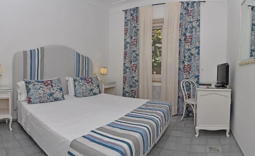 이코노미 룸, San Felice