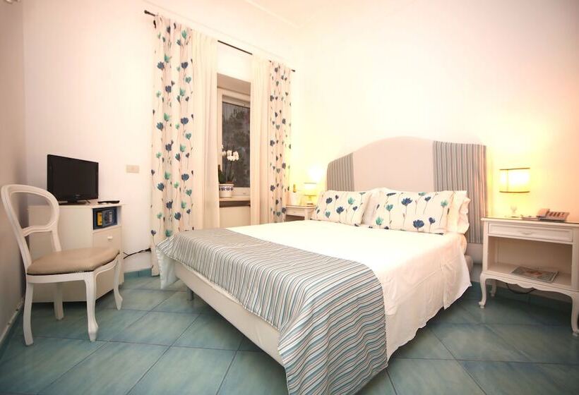 이코노미 룸, San Felice