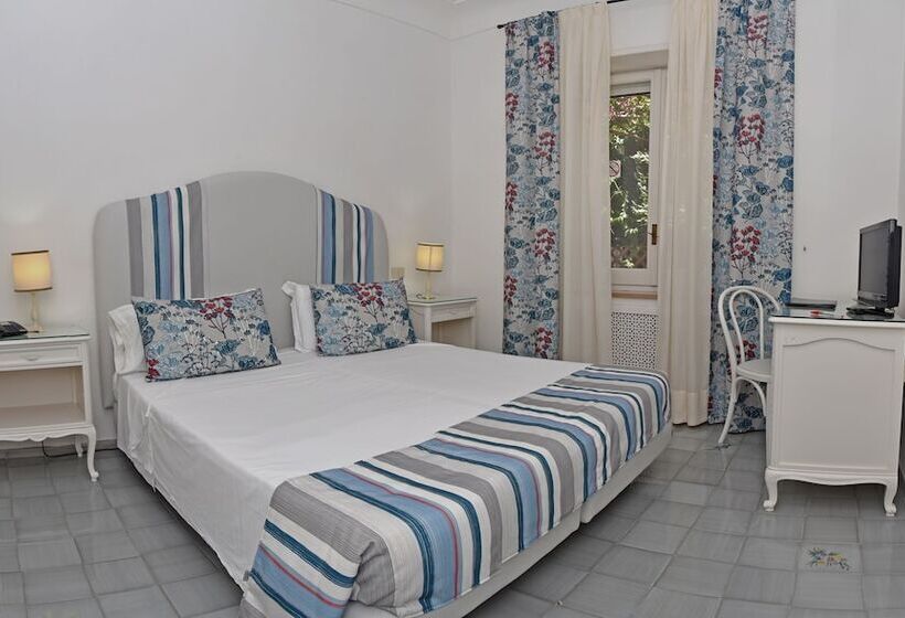 이코노미 룸, San Felice