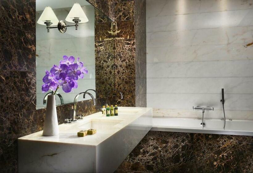 سوئیت با وان آب گرم, The First Arte   Preferred Hotels & Resorts