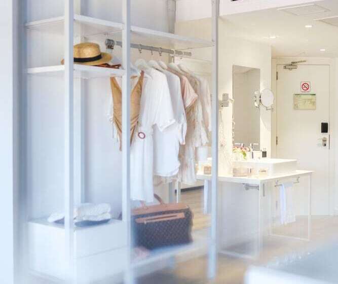 标准间, Triton Beach