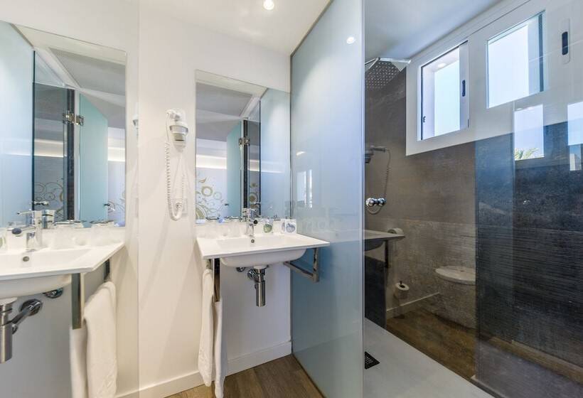 标准间, Triton Beach