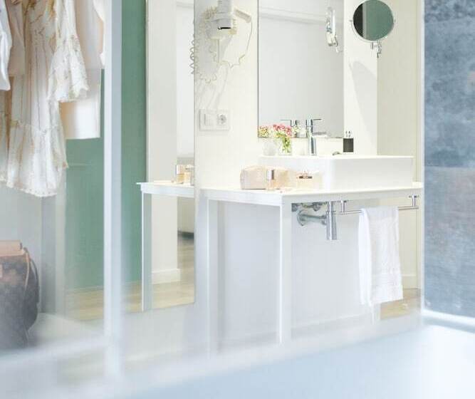 小型套房, Triton Beach