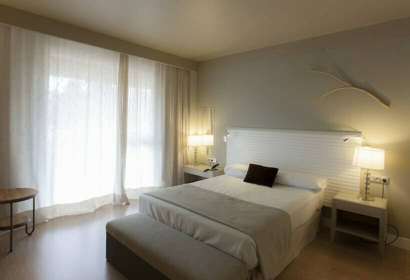 חדר סטנדרט לשלושה, Vincci Valdecanas Golf