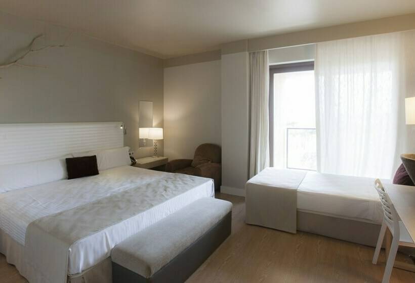 חדר סטנדרט לשלושה, Vincci Valdecanas Golf