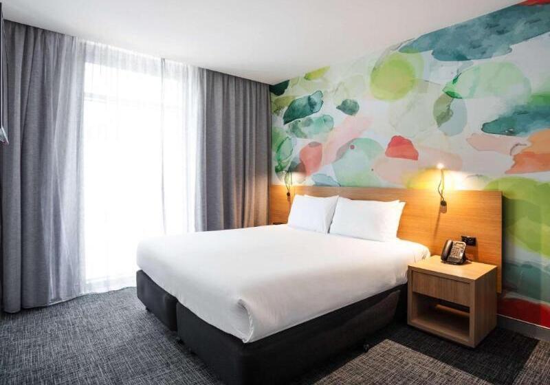 디럭스 룸, The Western