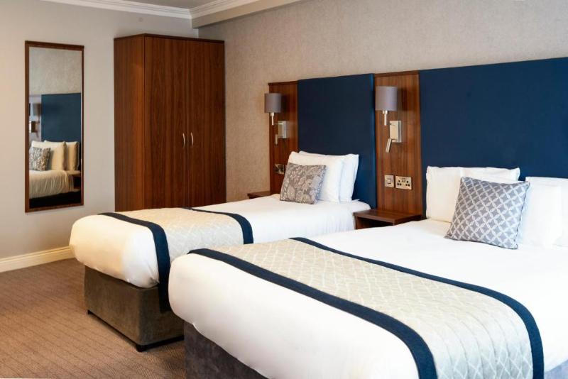 디럭스 4인 룸, The Western