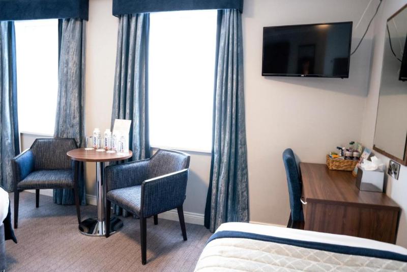 디럭스 4인 룸, The Western