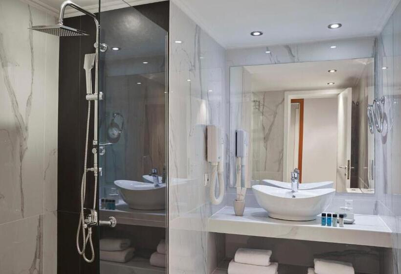 اتاق اجرایی با چشمانداز دریا, Xenia Poros Image