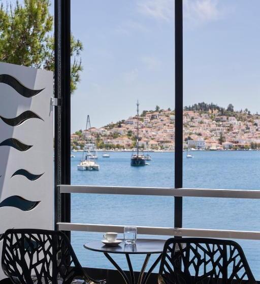 سوییت جونیور با چشمانداز دریا, Xenia Poros Image