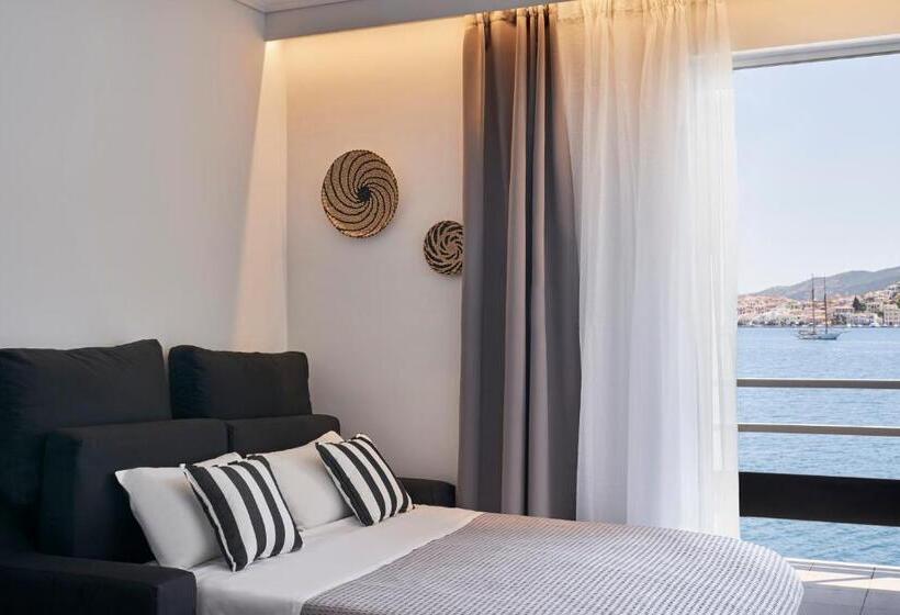 سوییت جونیور با چشمانداز دریا, Xenia Poros Image