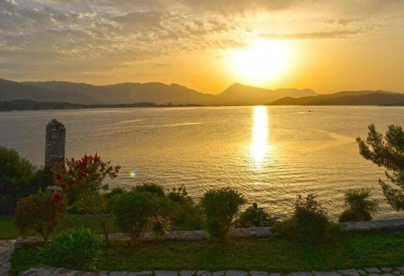 سوییت سینیور با چشمانداز دریا, Xenia Poros Image