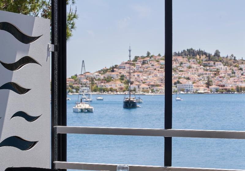 سوییت جونیور با چشمانداز دریا, Xenia Poros Image