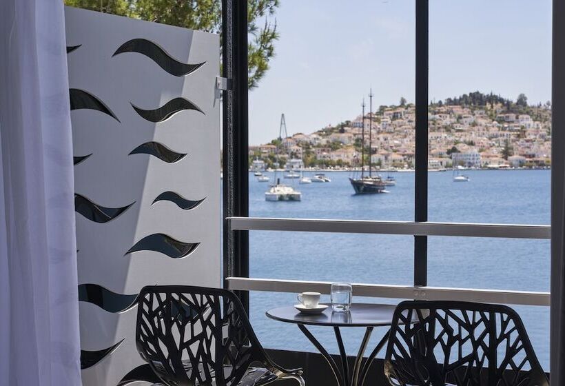 سوییت جونیور با چشمانداز دریا, Xenia Poros Image