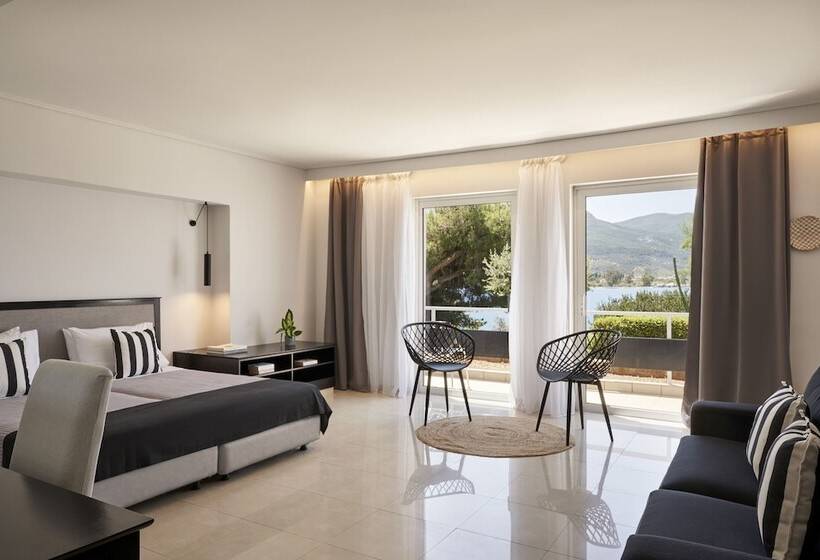 سوییت سینیور با چشمانداز دریا, Xenia Poros Image