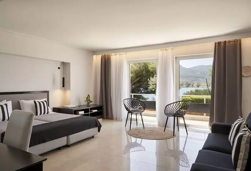 سوییت سینیور با چشم‌انداز دریا, Xenia Poros Image