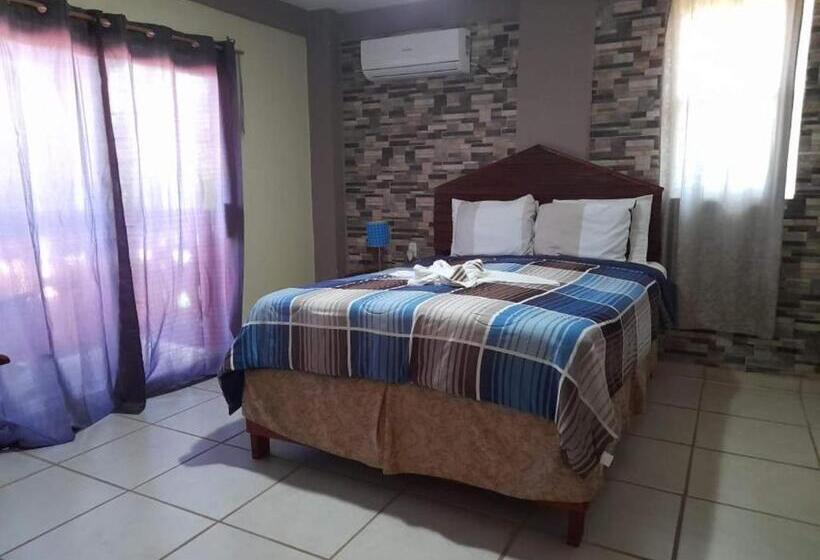 اتاق استاندارد, La Delphina Bed And Breakfast Bar And Grill