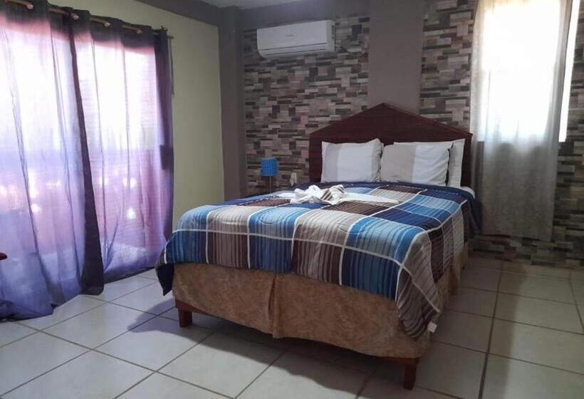 اتاق استاندارد, La Delphina Bed And Breakfast Bar And Grill