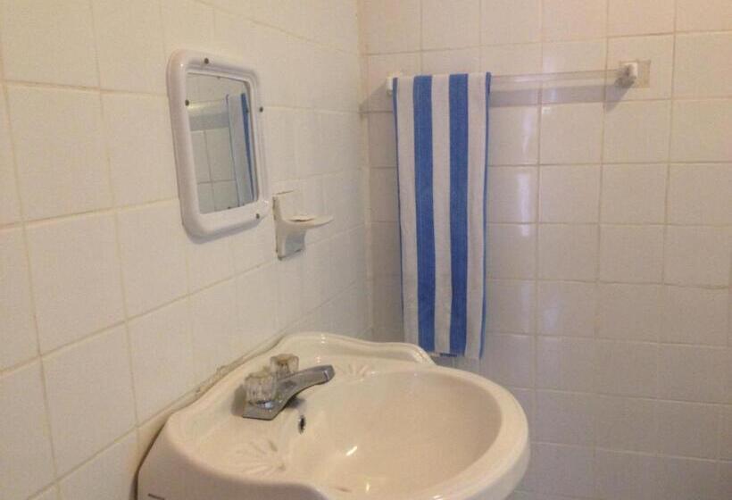 اتاق استاندارد, La Delphina Bed And Breakfast Bar And Grill