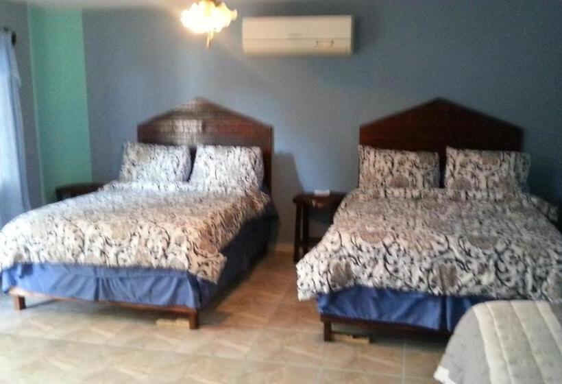 Habitación Familiar, La Delphina Bed And Breakfast Bar And Grill