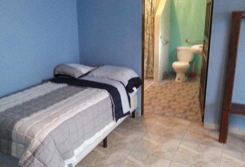 اتاق خانوادگی, La Delphina Bed And Breakfast Bar And Grill