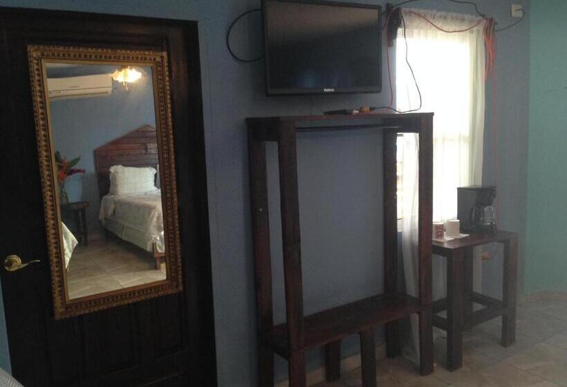 اتاق خانوادگی, La Delphina Bed And Breakfast Bar And Grill