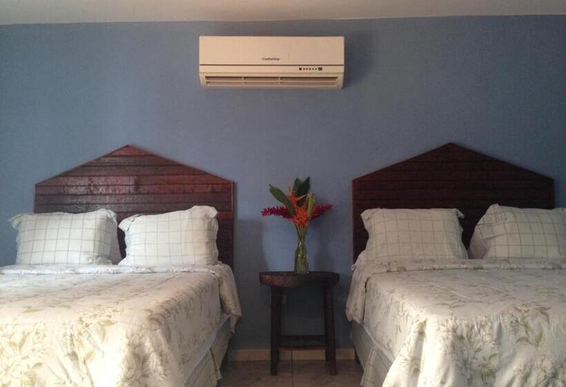 Habitación Familiar, La Delphina Bed And Breakfast Bar And Grill