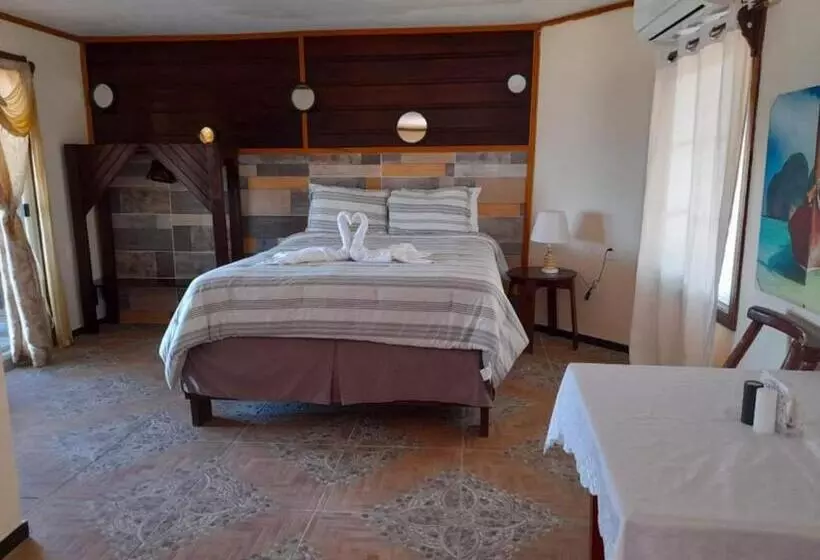 سوییت با چشم‌انداز دریا, La Delphina Bed And Breakfast Bar And Grill