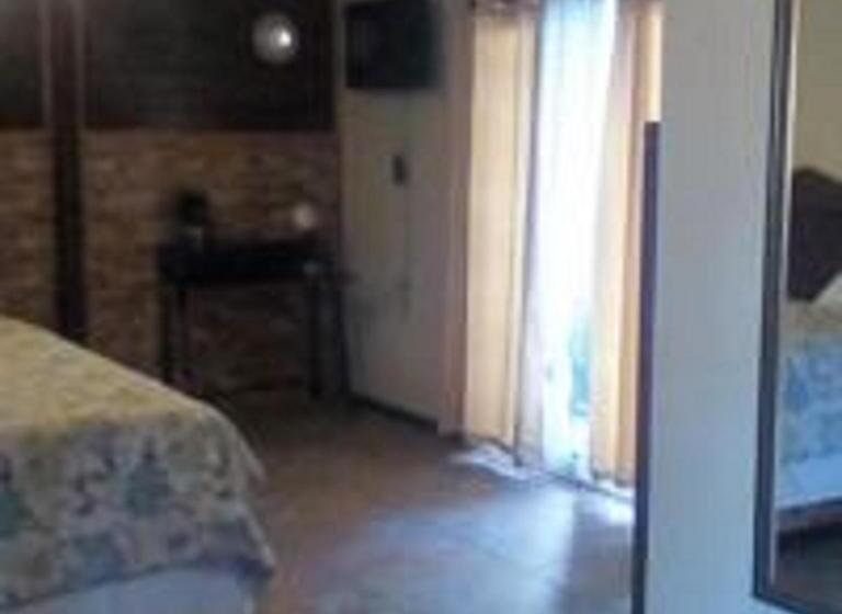 سوییت با چشمانداز دریا, La Delphina Bed And Breakfast Bar And Grill