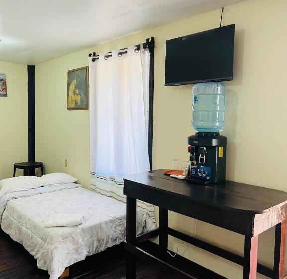 اتاق لوکس خانوادگی, La Delphina Bed And Breakfast Bar And Grill