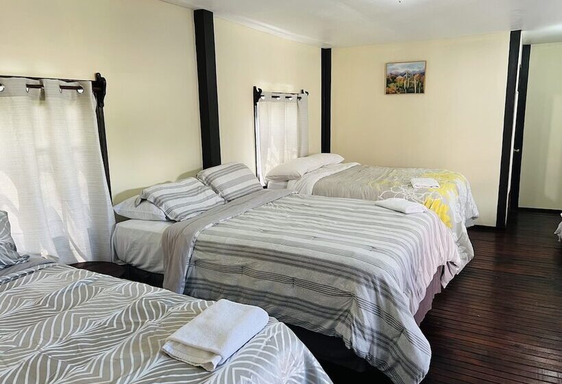 Habitación Familiar, La Delphina Bed And Breakfast Bar And Grill