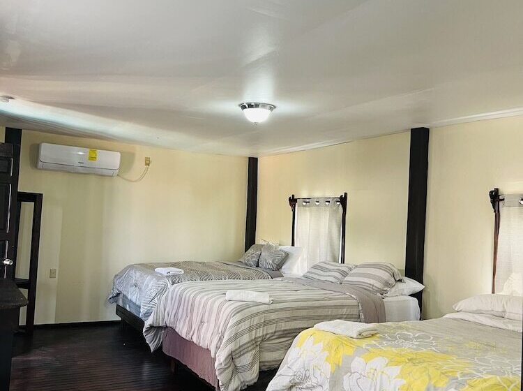 اتاق خانوادگی, La Delphina Bed And Breakfast Bar And Grill