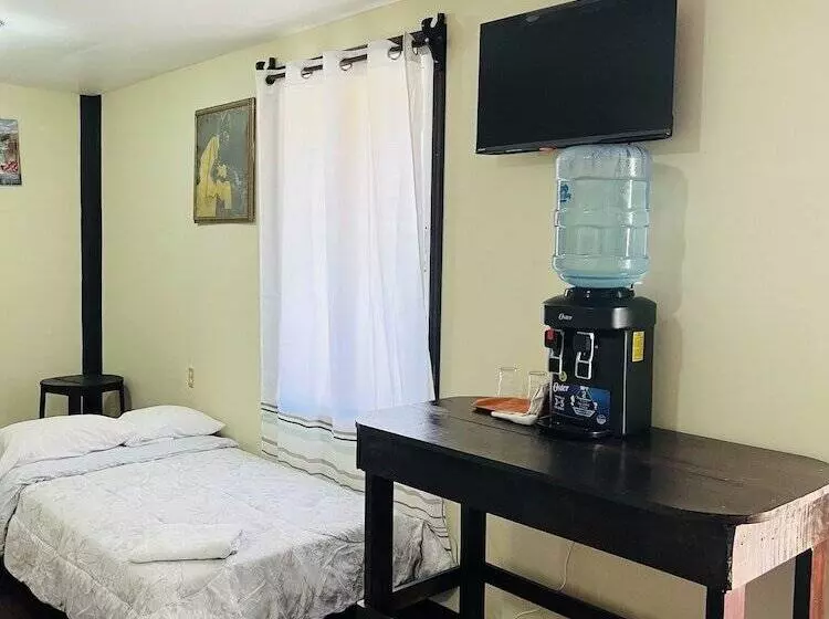 اتاق خانوادگی, La Delphina Bed And Breakfast Bar And Grill