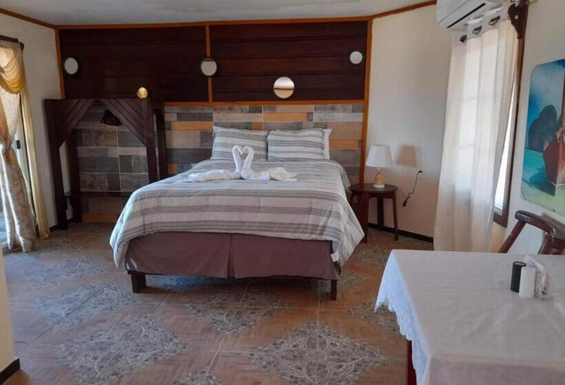 سوئیت با تخت بزرگ, La Delphina Bed And Breakfast Bar And Grill