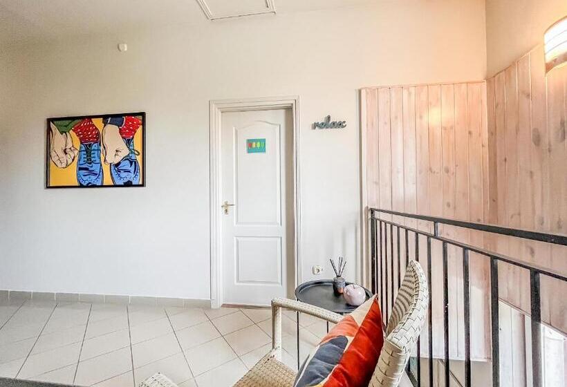 غرفة قياسية ثلاثية مزودة بشرفة, Villa 21 Boutique Rooms