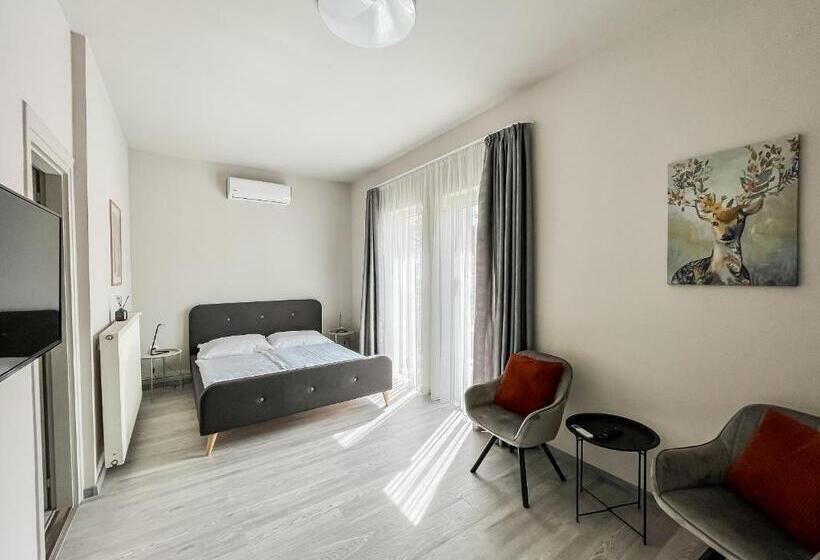 غرفة قياسية ثلاثية مزودة بشرفة, Villa 21 Boutique Rooms