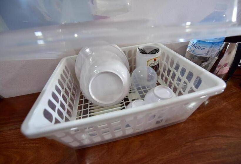 Номер Deluxe, Kt Knight