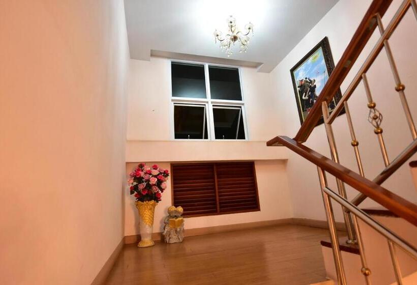 Номер Deluxe, Kt Knight