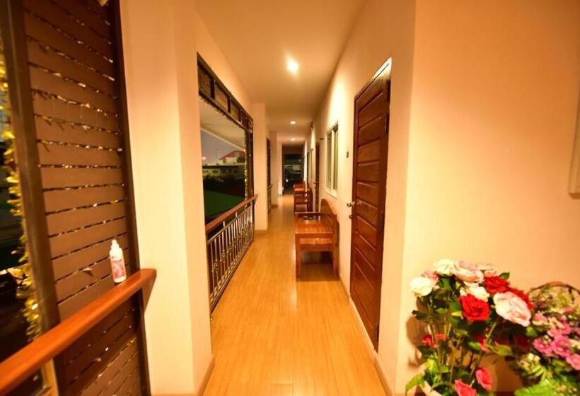 Номер Deluxe, Kt Knight