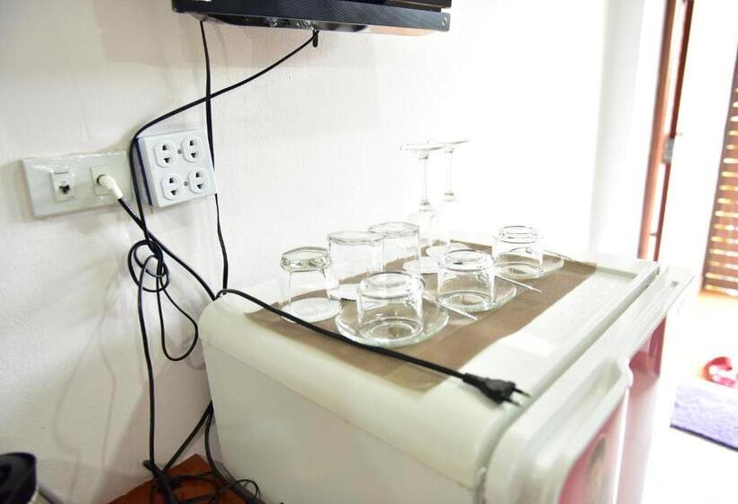 Номер Deluxe, Kt Knight