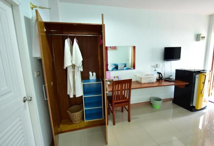 Номер Deluxe, Kt Knight