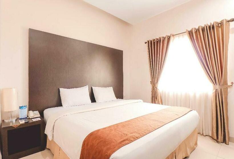 キングサイズベッドのスーペリアルーム, Saka Hotel Medan