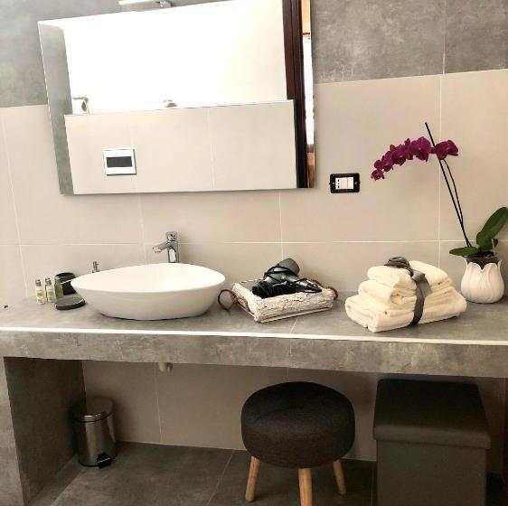 غرفة قياسية, Alba Ad Oriente